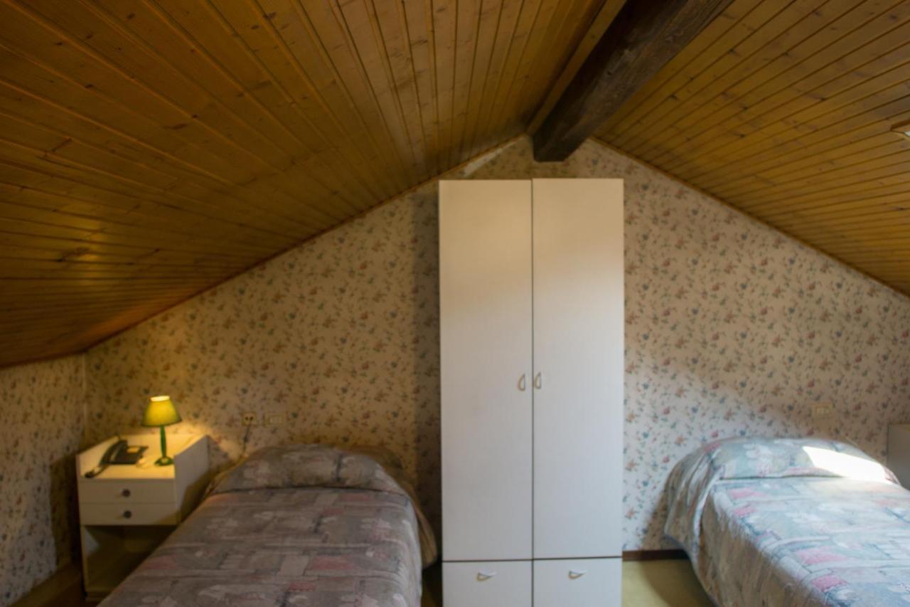 Hotel Locanda Mel Calolziocorte Rum bild